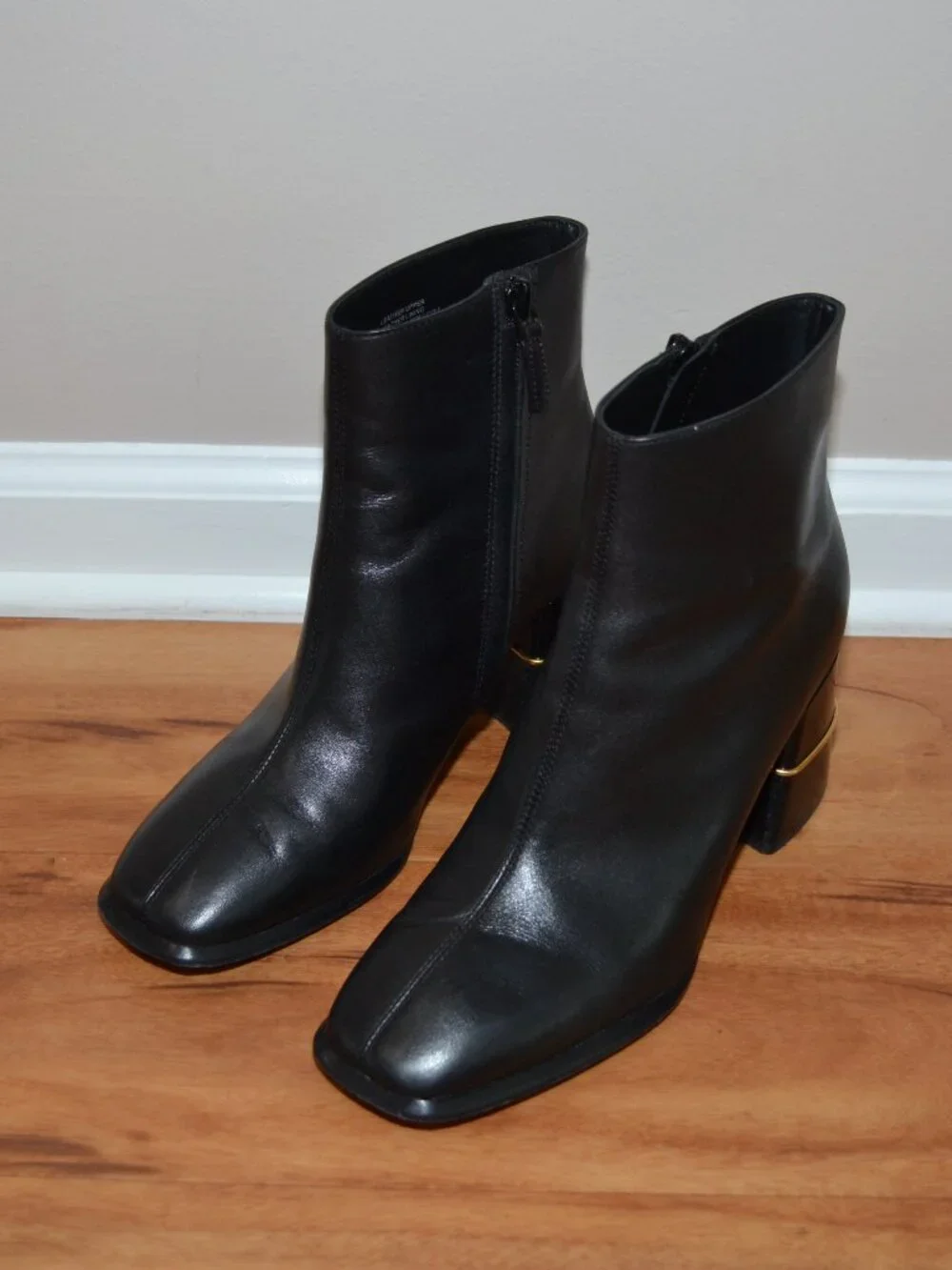 Tory Burch Perfect Black Stacked Heel Gold hardware Leather Ankle Boots 8.5M